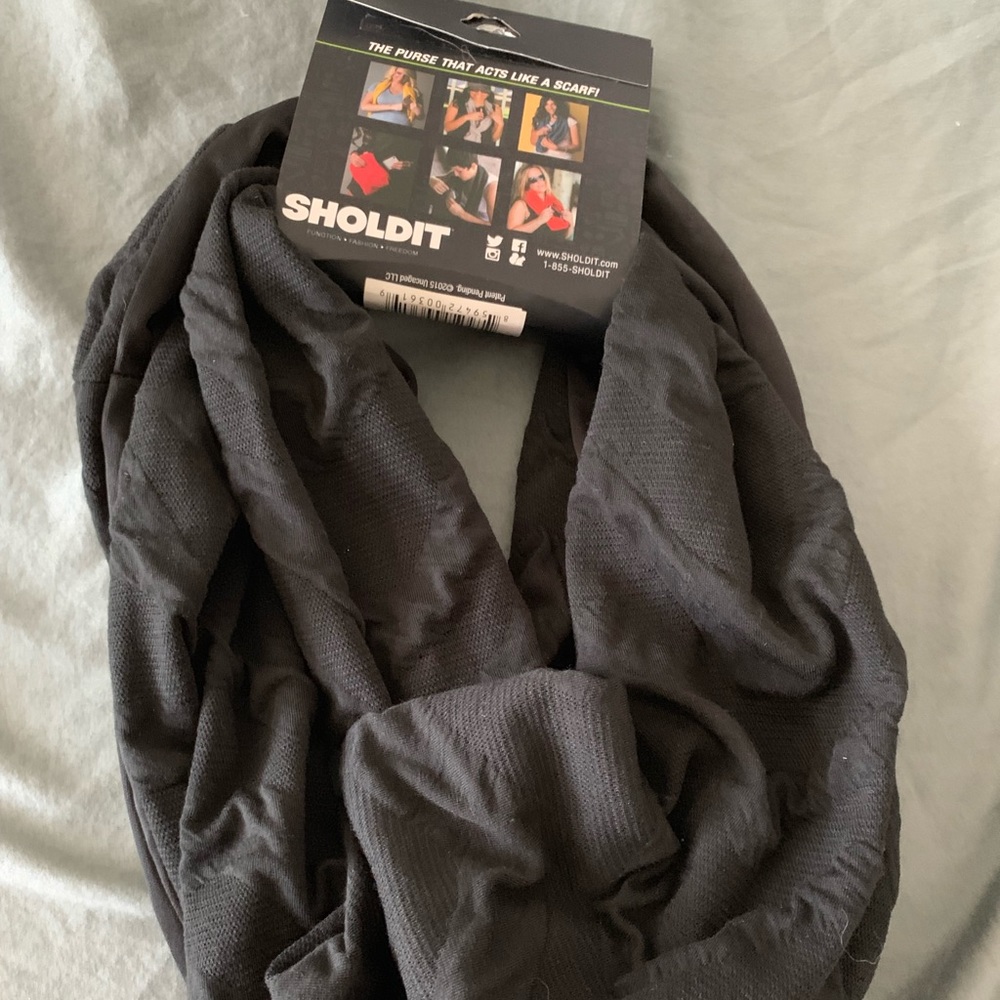 BNWT Sholdit scarf. Black scarf with large pocket